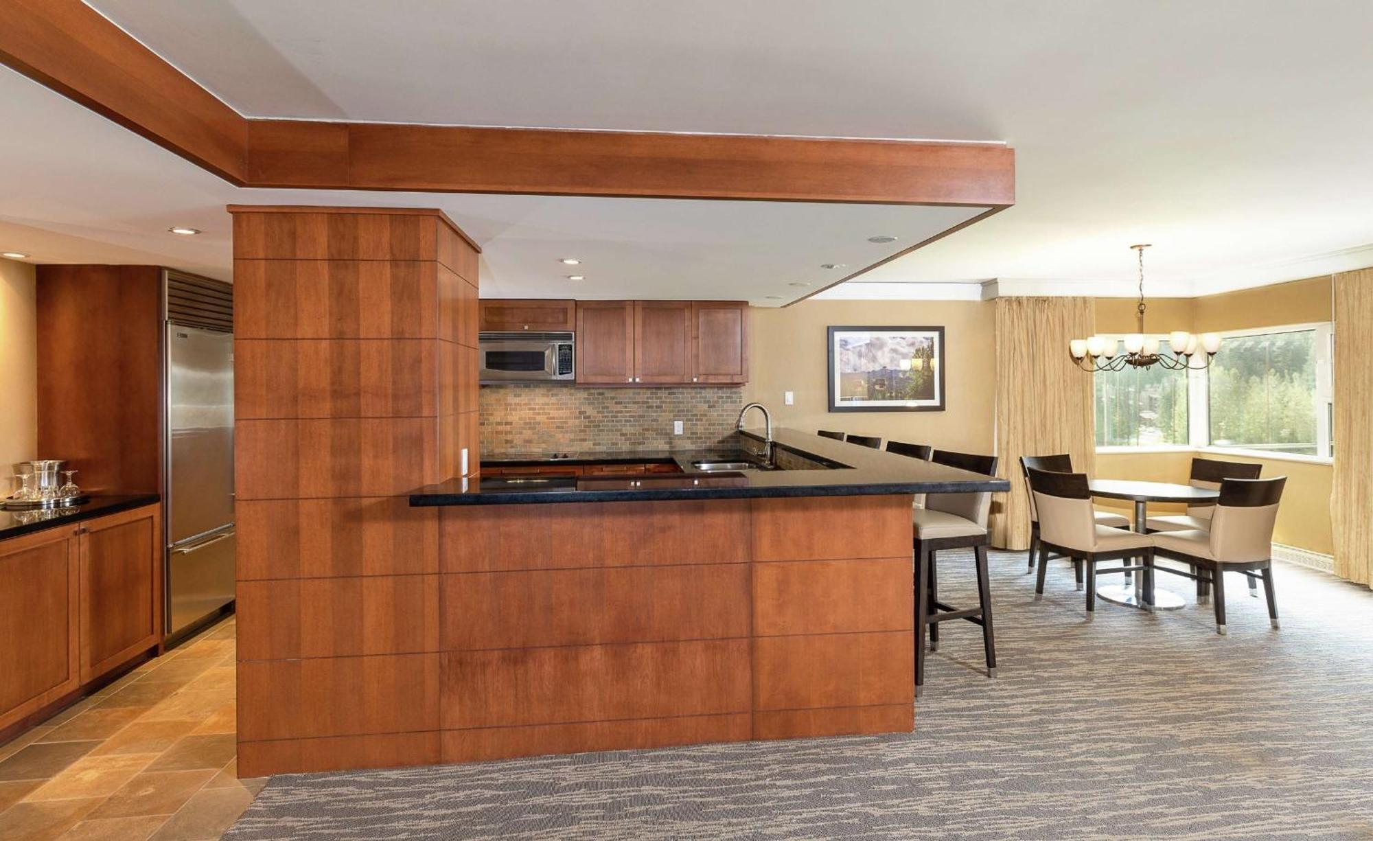 Hilton Whistler Resort & Spa Bagian luar foto