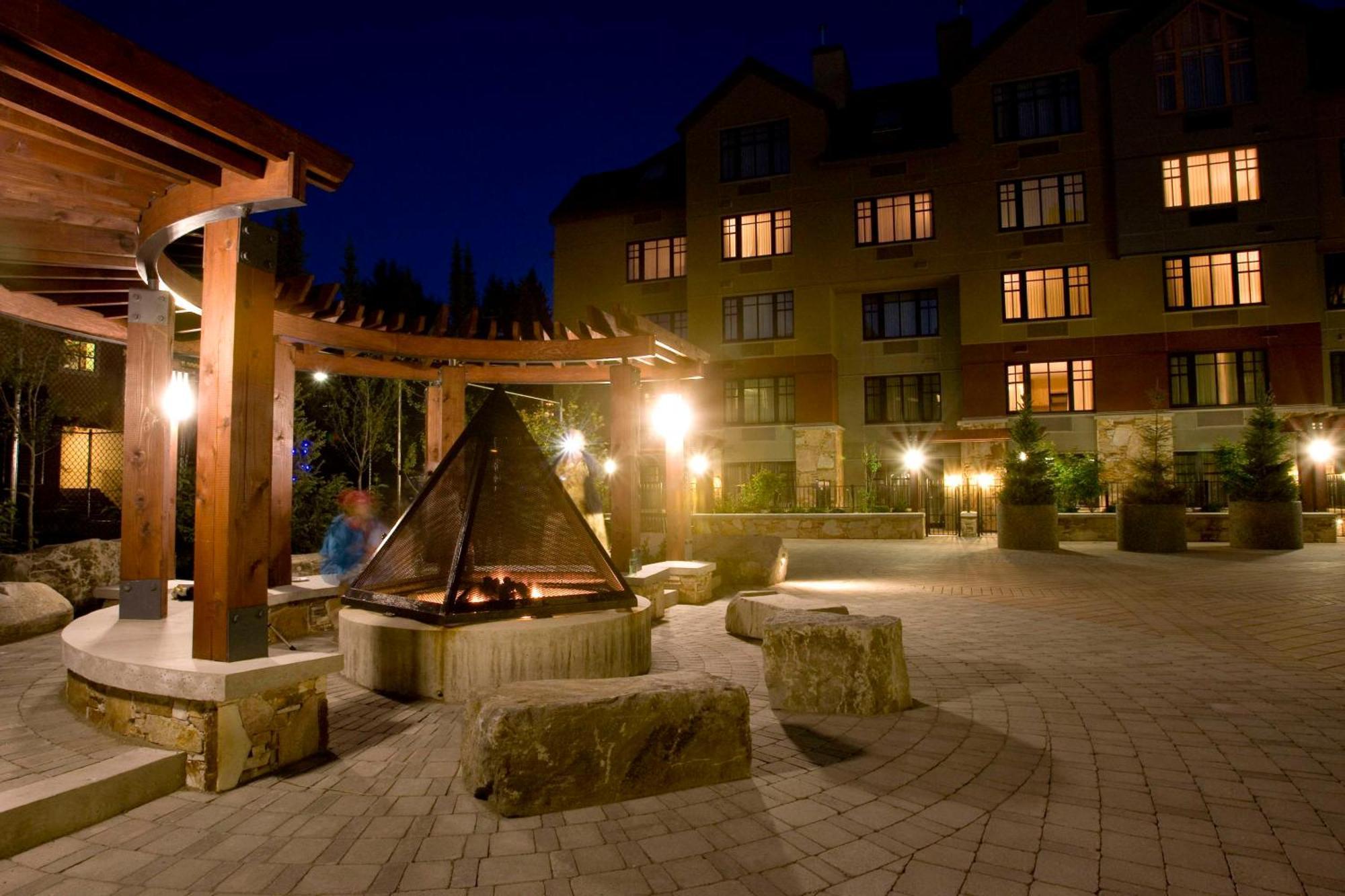 Hilton Whistler Resort & Spa Bagian luar foto