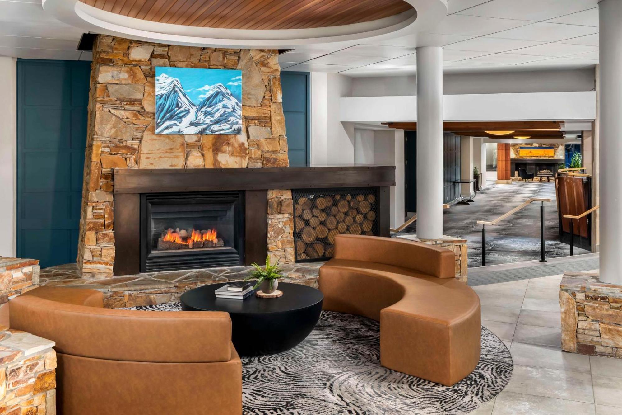 Hilton Whistler Resort & Spa Bagian luar foto